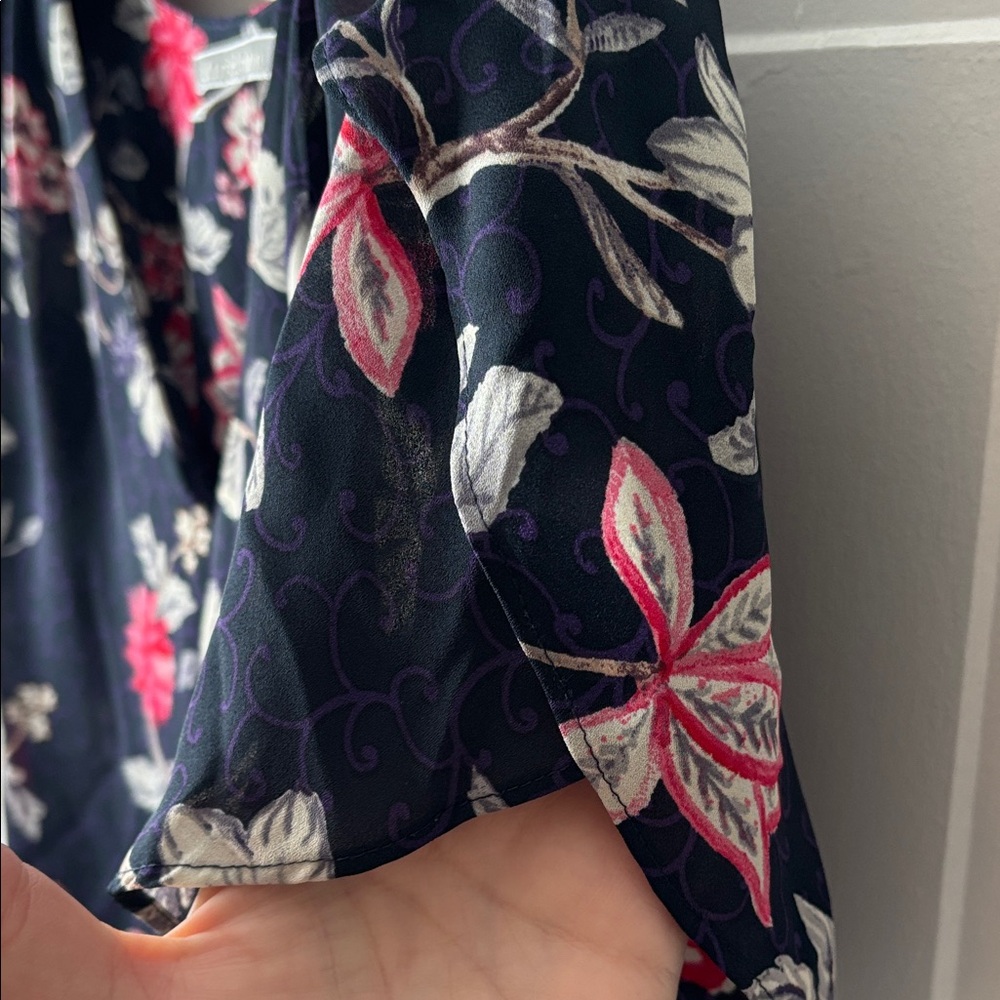 Daniel Rainn Navy Floral V-Neck Short Sleeve Blouse with Pink & White Flowers - Picture 4 of 10